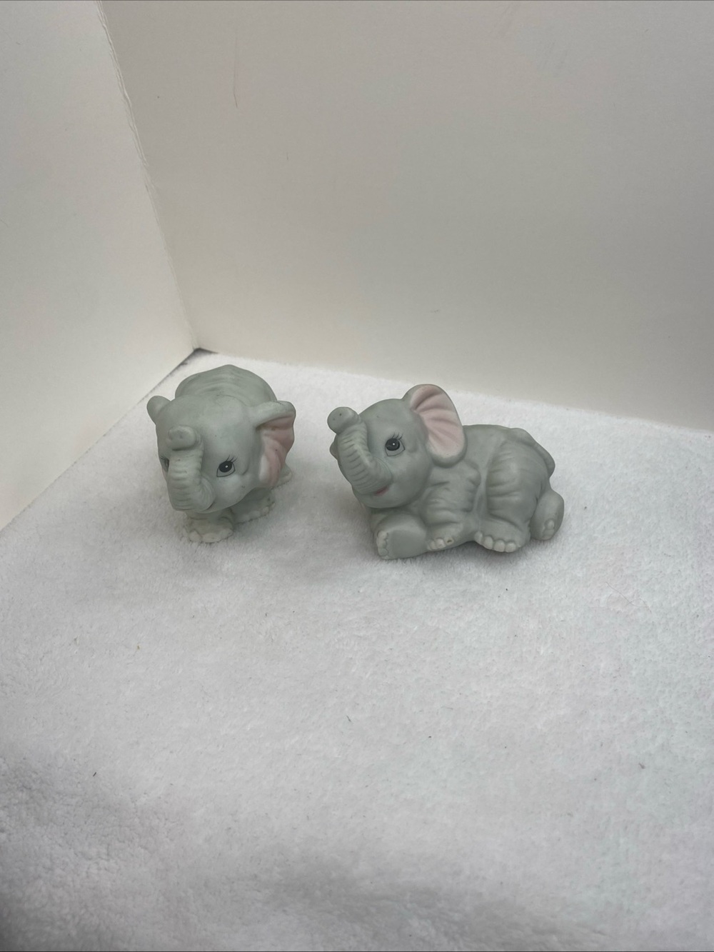 Vintage Homco 2 Ceramic Baby Elephant Figurines #1400 Gray W/ Pink Ear Accents